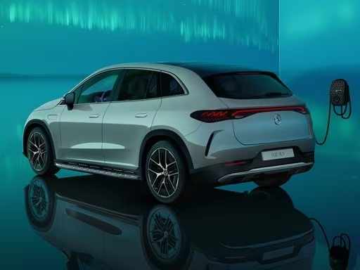 mercedes-benz-eqe-suv-x294-charging-teaser-on-the-way-charging-764x573-10-2022.jpg